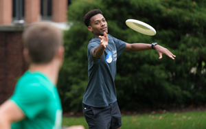 student throwing a frisbee