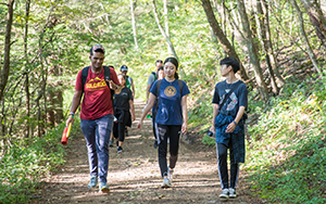 international students hiking at High Knob in the Shenandoah Valley