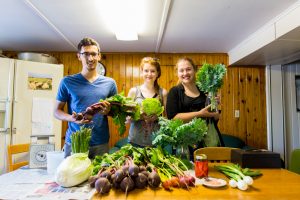 20160630-sustainable-food-initiative-produce-giveaway-004-1000px-long-edge