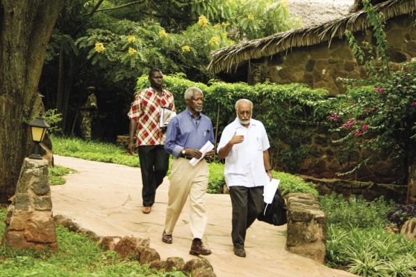 ￼Professor Hizkias Assefa (right) with former UN Secretary-General Kofi Annan in 2008 in Kaliguni, Kenya: “We were strategizing mediation during the post-election violence,” recalls Assefa.