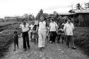 John A. Lapp (center) and wife Alice Lapp and MCC Indonesia staffer Allen Harder (right) walk with residents of Agusan Village in northeastern Mindanao, Philippines. The Lapps joined Asia service workers at a regional retreat in 1986. (MCC Photo/Earl Martin)