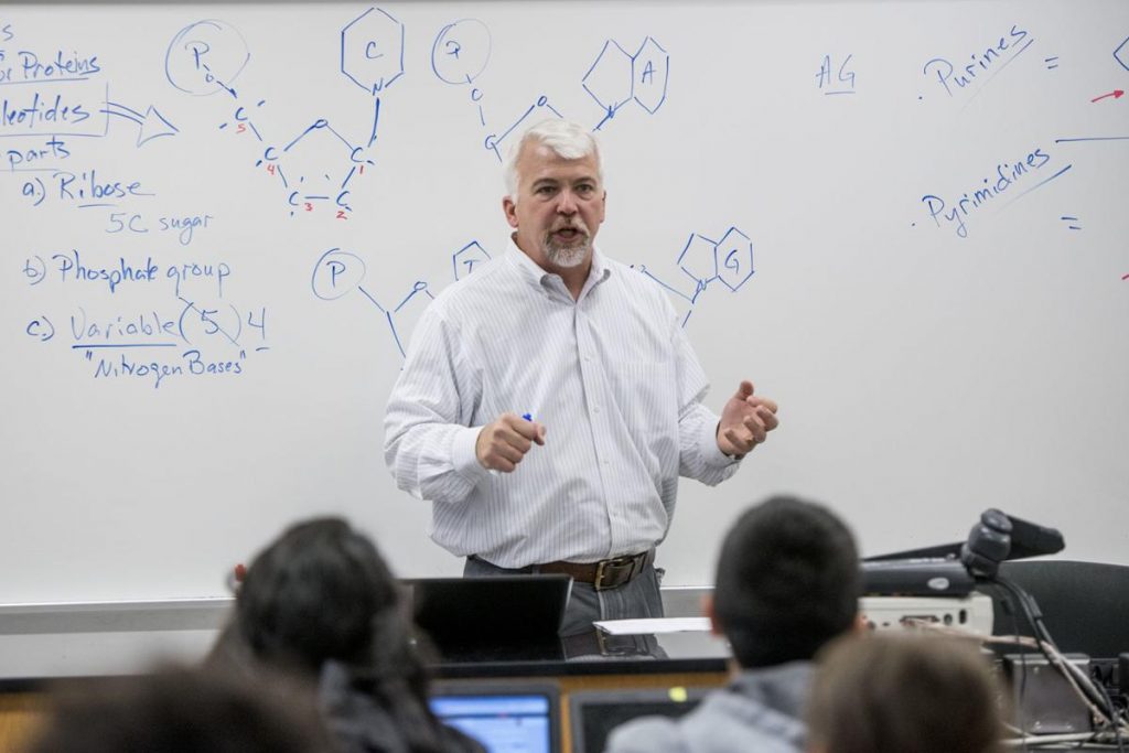 high-school-teacher-earns-national-genetics-education-award-emu-news