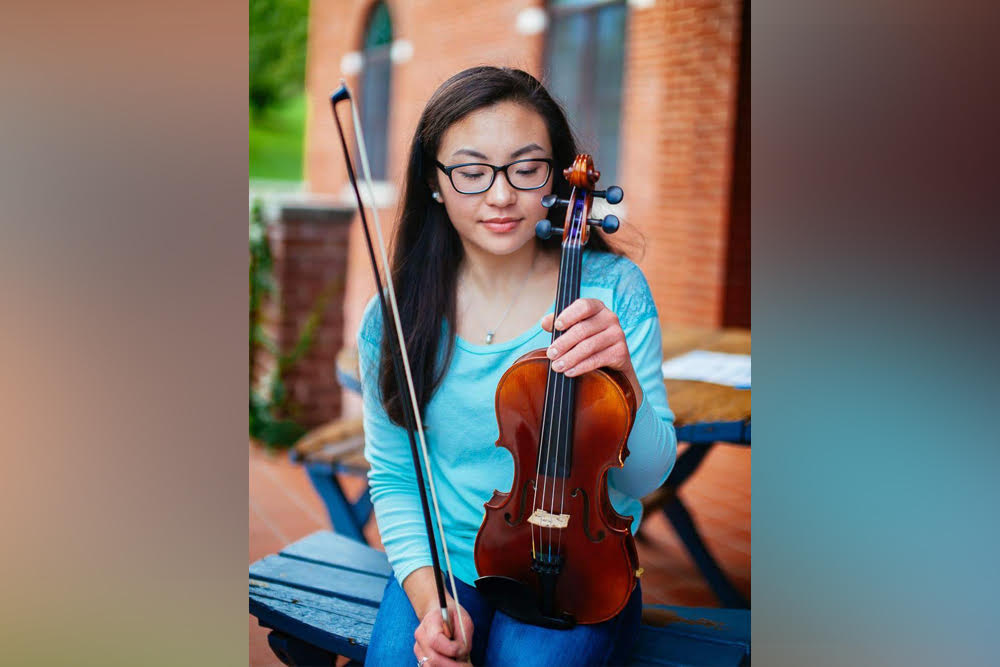 https://emu.edu/now/news/wp-content/uploads/sites/43/2019/03/violinist.jpg